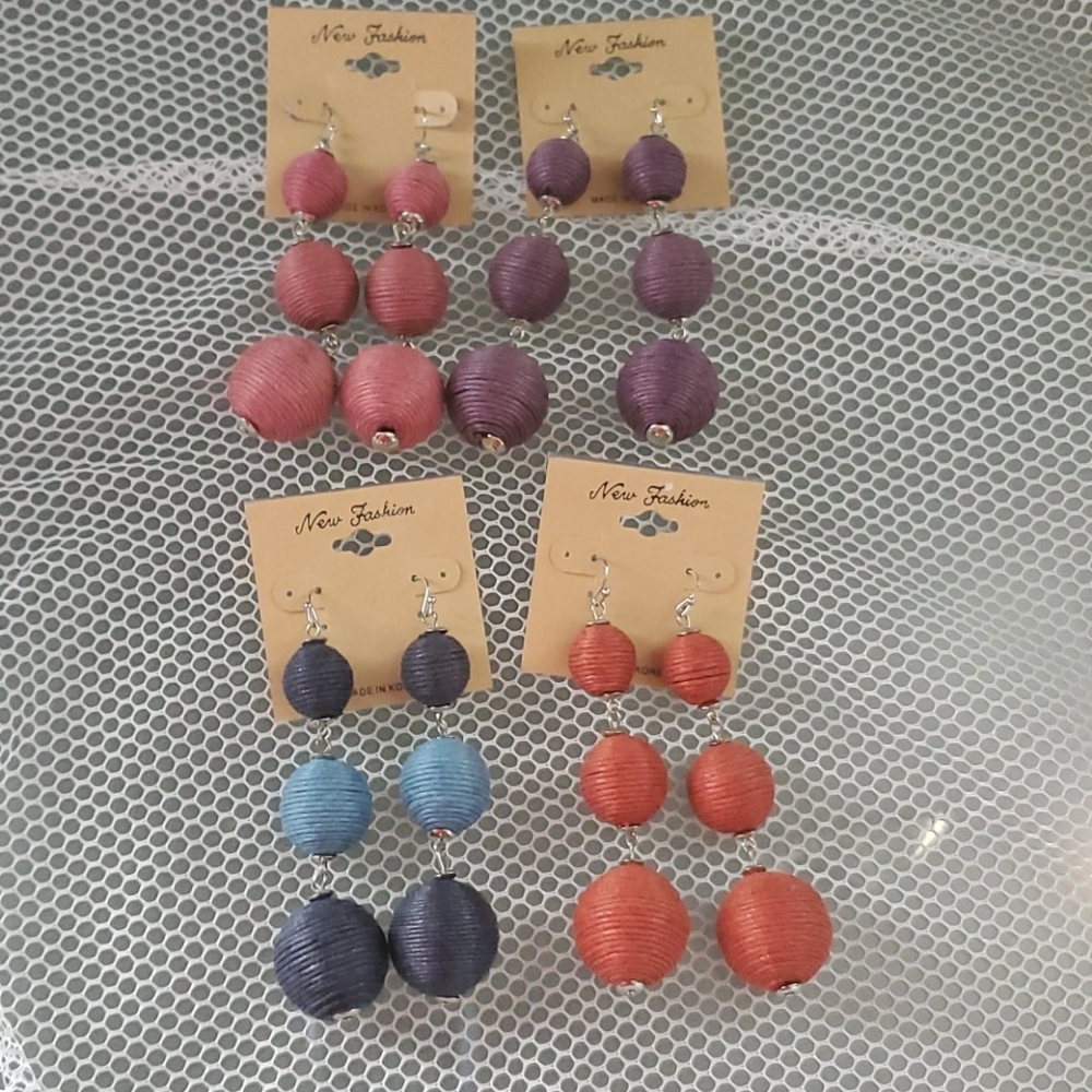 Set of 4 colored earrings